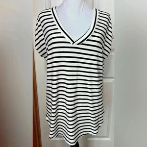 Maurices v neck 24/7 medium
